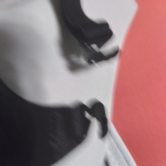 Bras - Picture 4 of 5